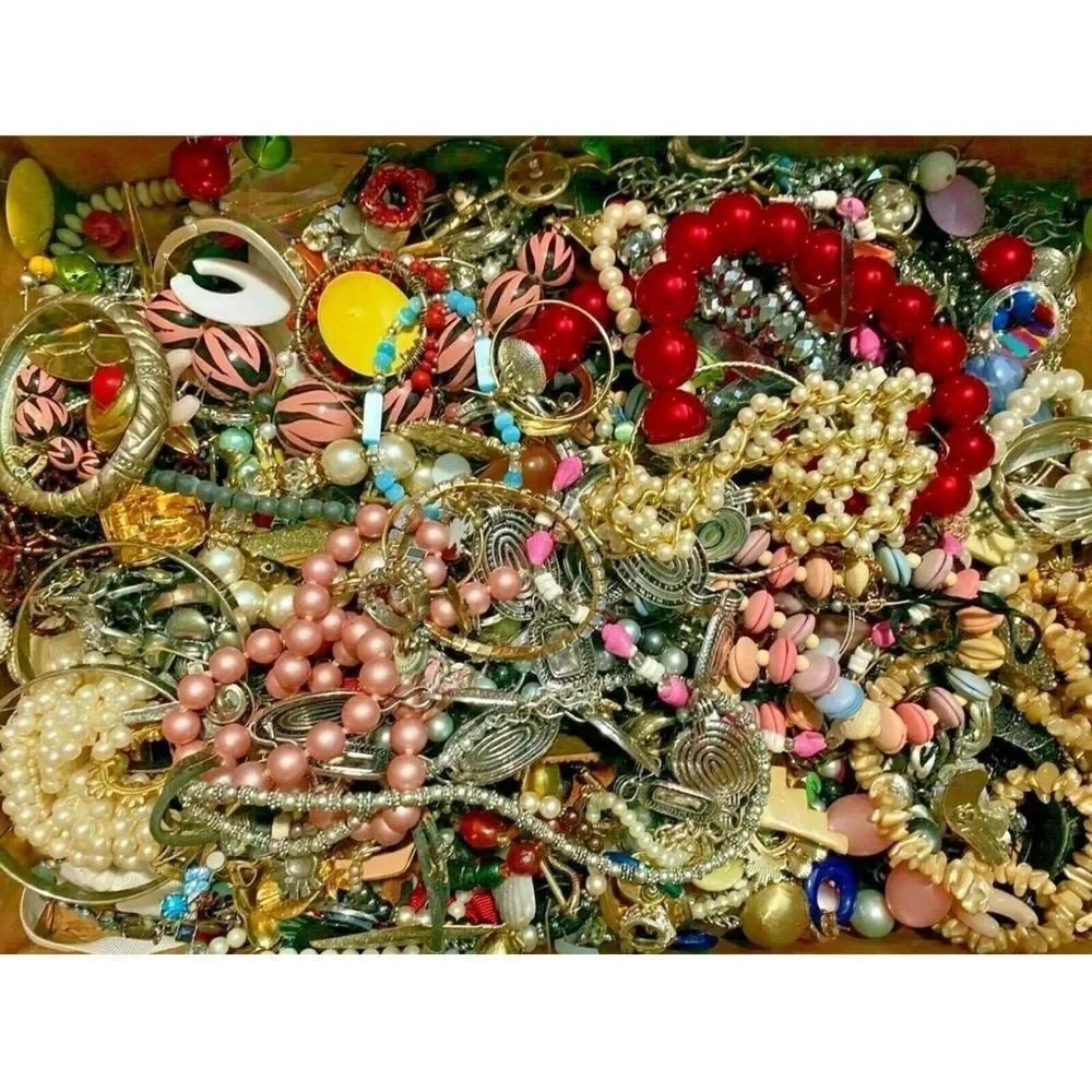 3 LB Jewelry Mystery Box | Vintage to Now, Gold Silver Tone, Wearable Estate Lot - Picture 11 of 11